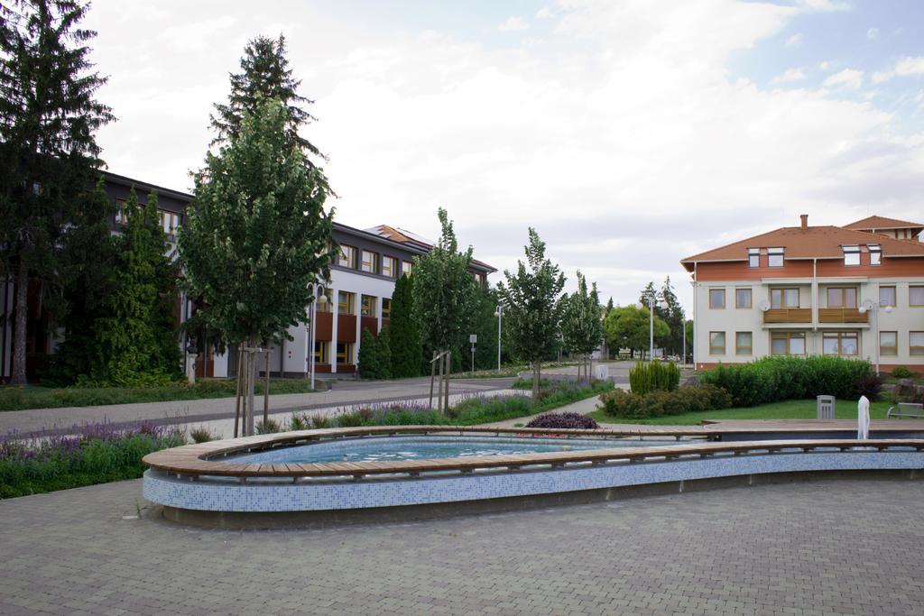 Marina-Buek Apartmanhaz エクステリア 写真