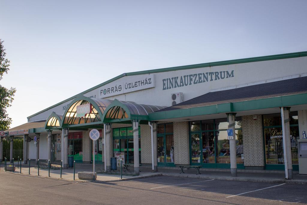 Marina-Buek Apartmanhaz エクステリア 写真
