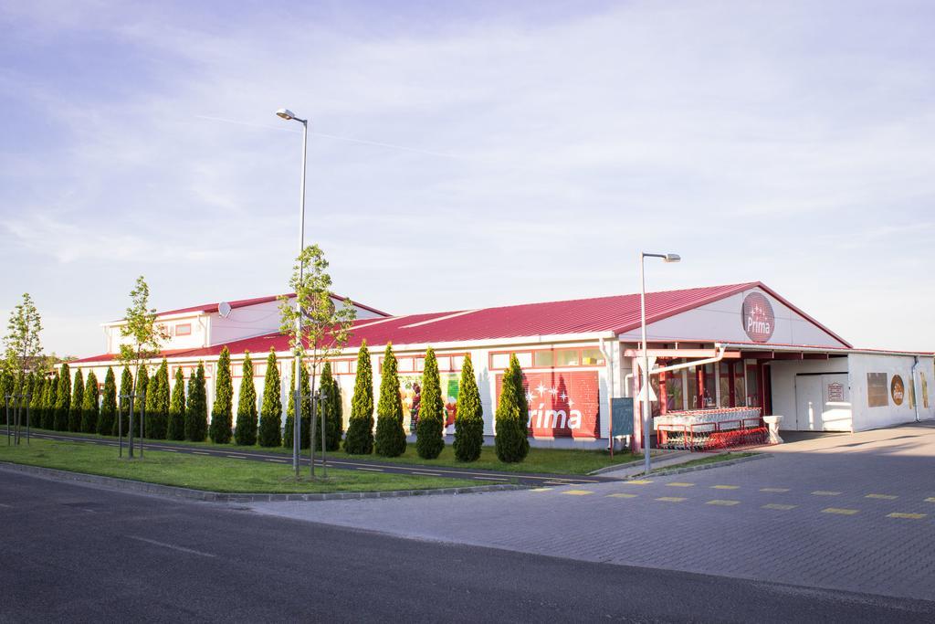 Marina-Buek Apartmanhaz エクステリア 写真
