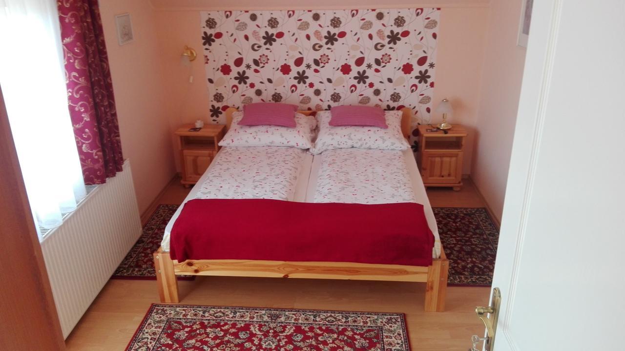 Marina-Buek Apartmanhaz エクステリア 写真