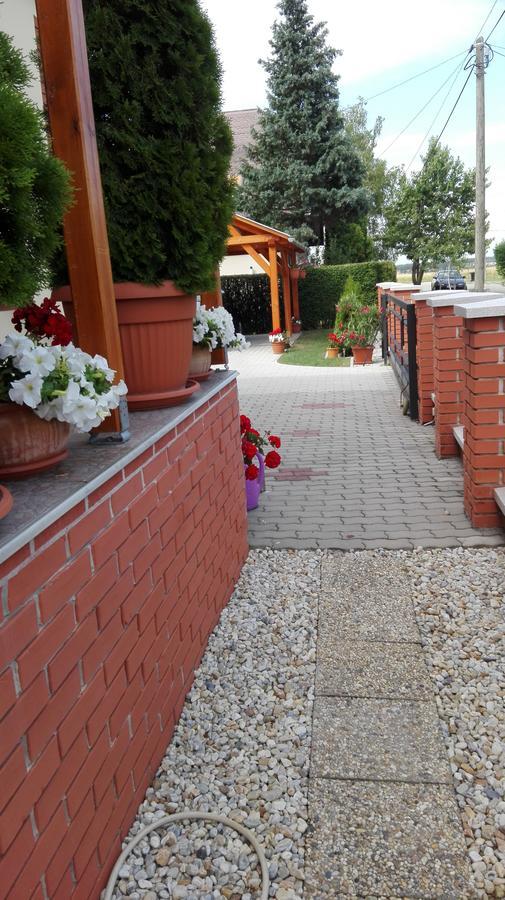 Marina-Buek Apartmanhaz エクステリア 写真