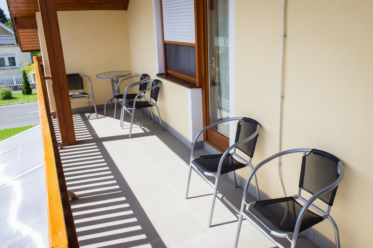 Marina-Buek Apartmanhaz エクステリア 写真