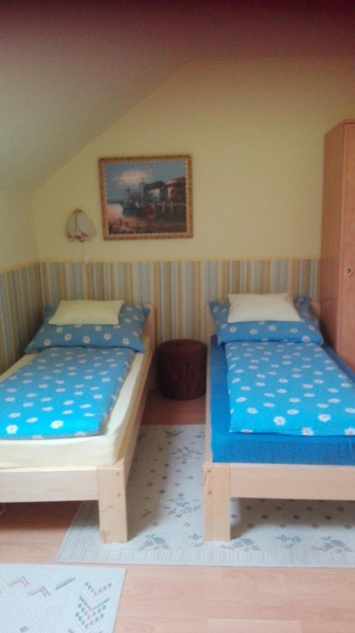 Marina-Buek Apartmanhaz エクステリア 写真